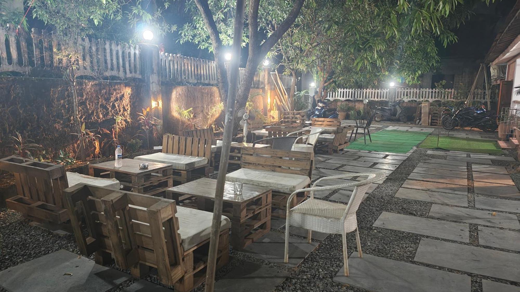 Streetmates Hostel อันจูนา ภายนอก รูปภาพ