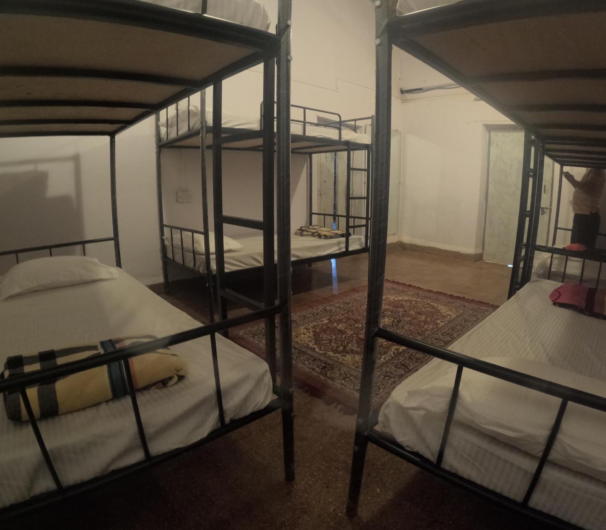 Streetmates Hostel อันจูนา ภายนอก รูปภาพ