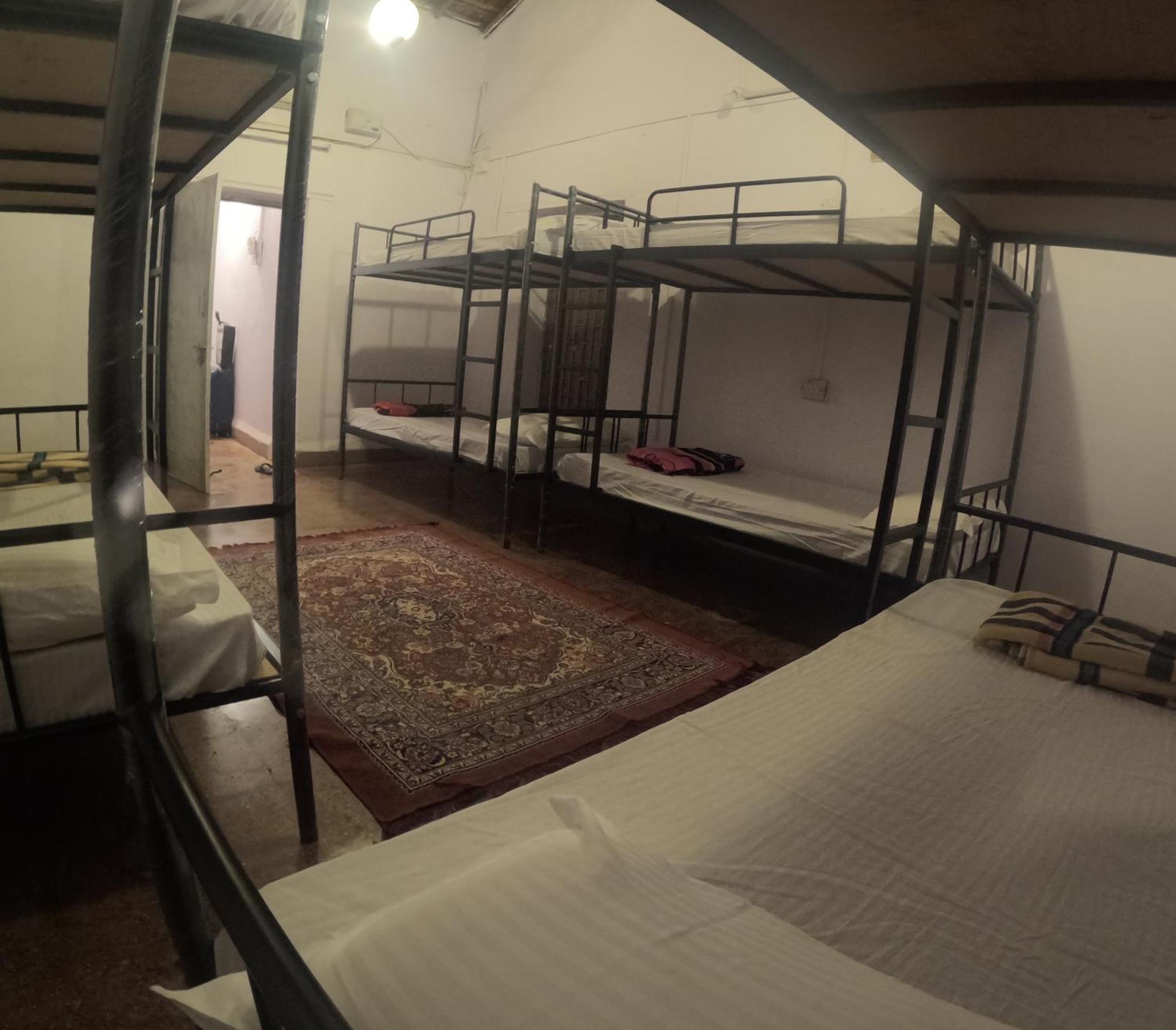 Streetmates Hostel อันจูนา ภายนอก รูปภาพ