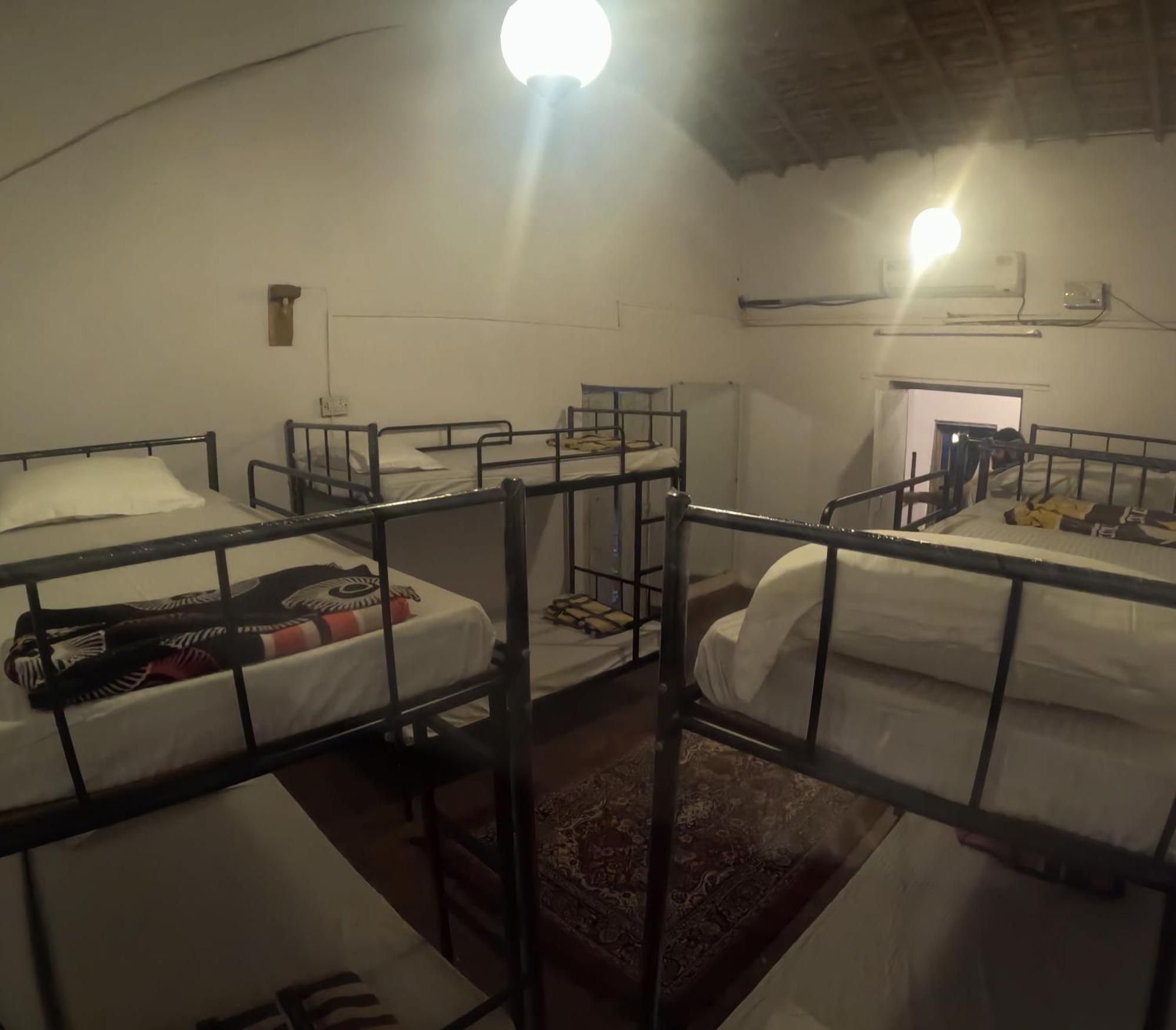 Streetmates Hostel อันจูนา ภายนอก รูปภาพ