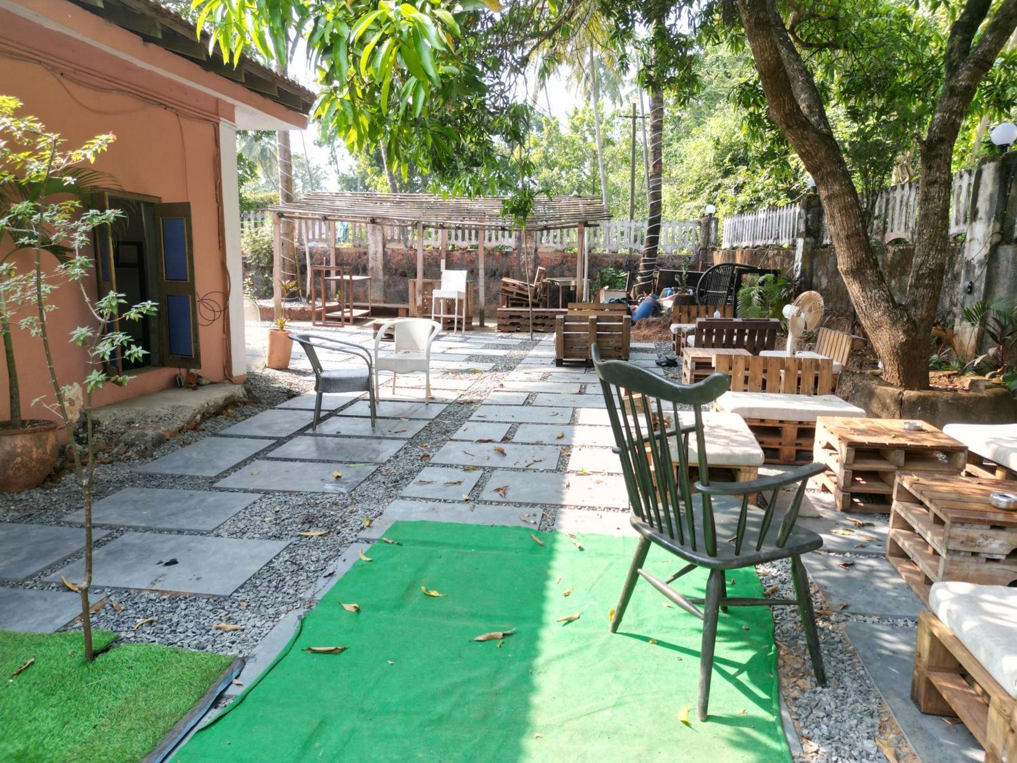Streetmates Hostel อันจูนา ภายนอก รูปภาพ