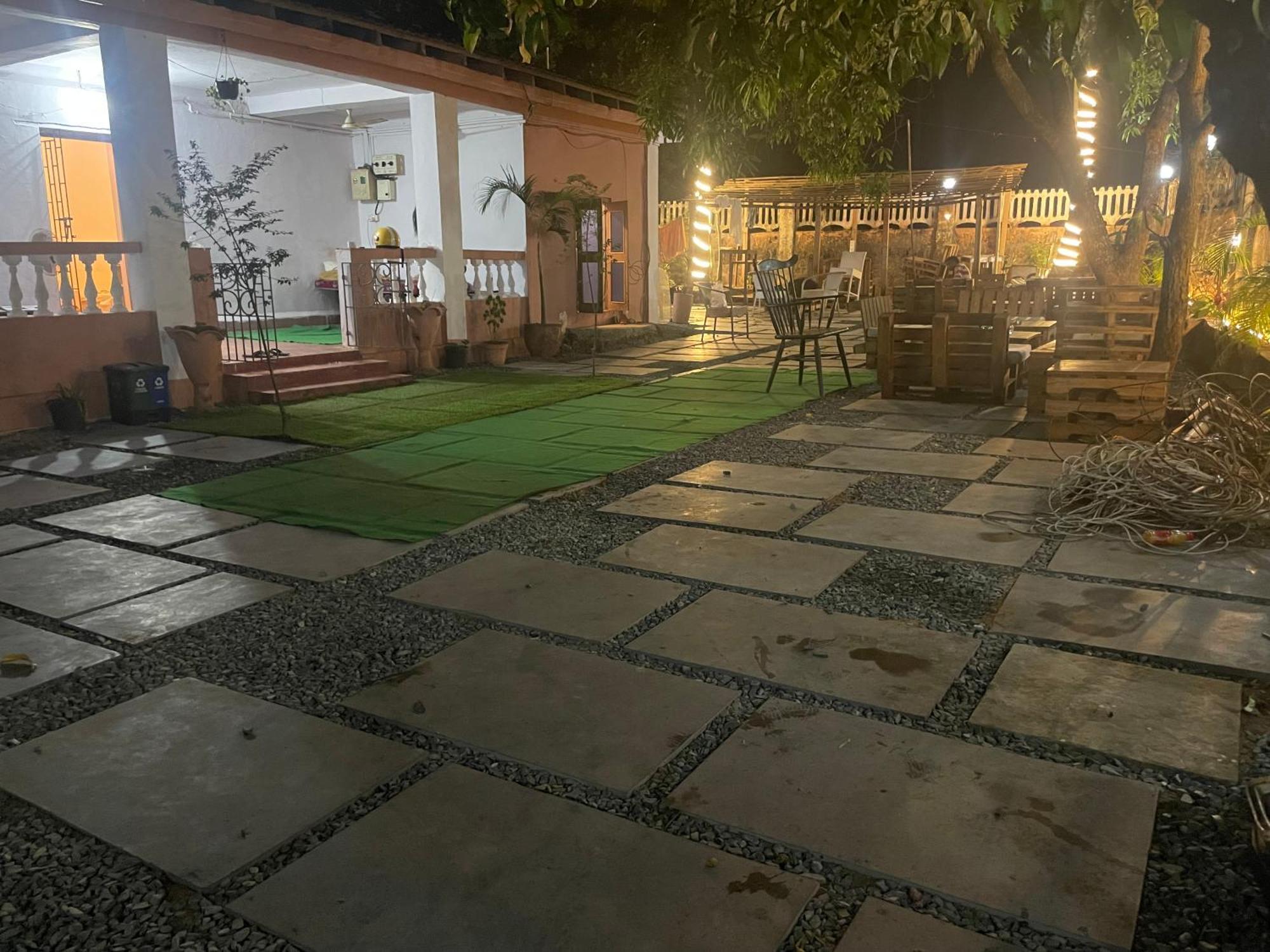 Streetmates Hostel อันจูนา ภายนอก รูปภาพ