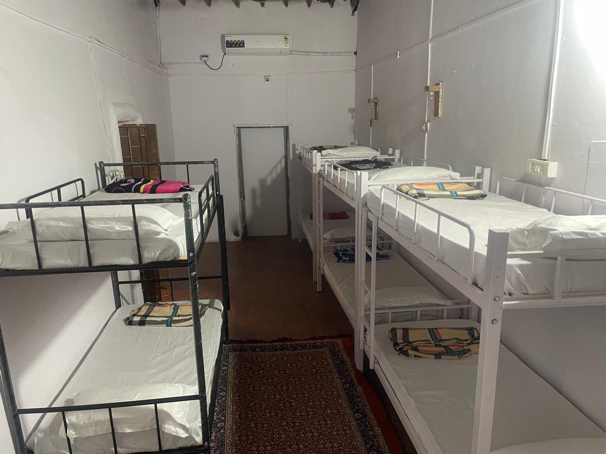 Streetmates Hostel อันจูนา ภายนอก รูปภาพ