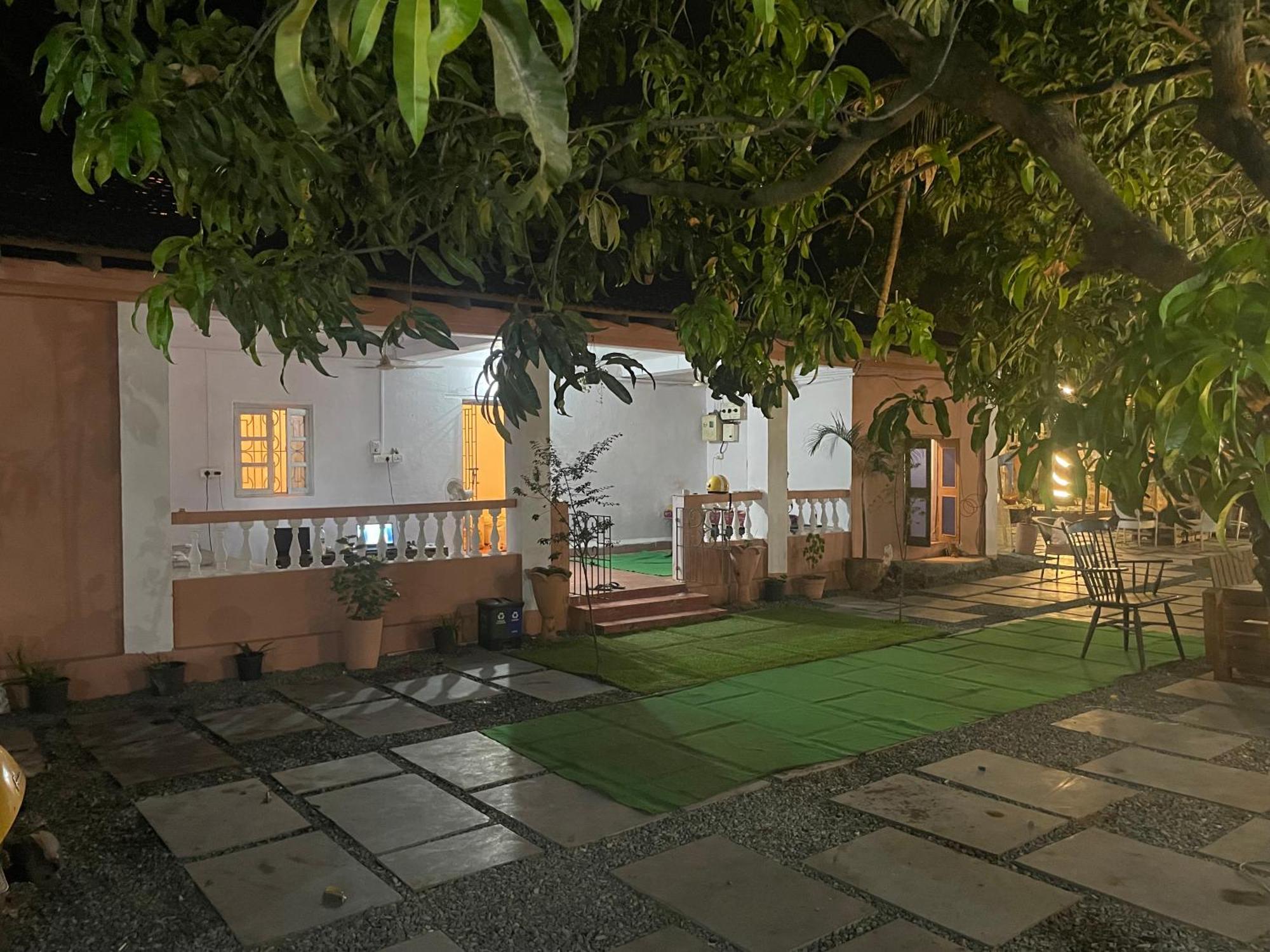 Streetmates Hostel อันจูนา ภายนอก รูปภาพ
