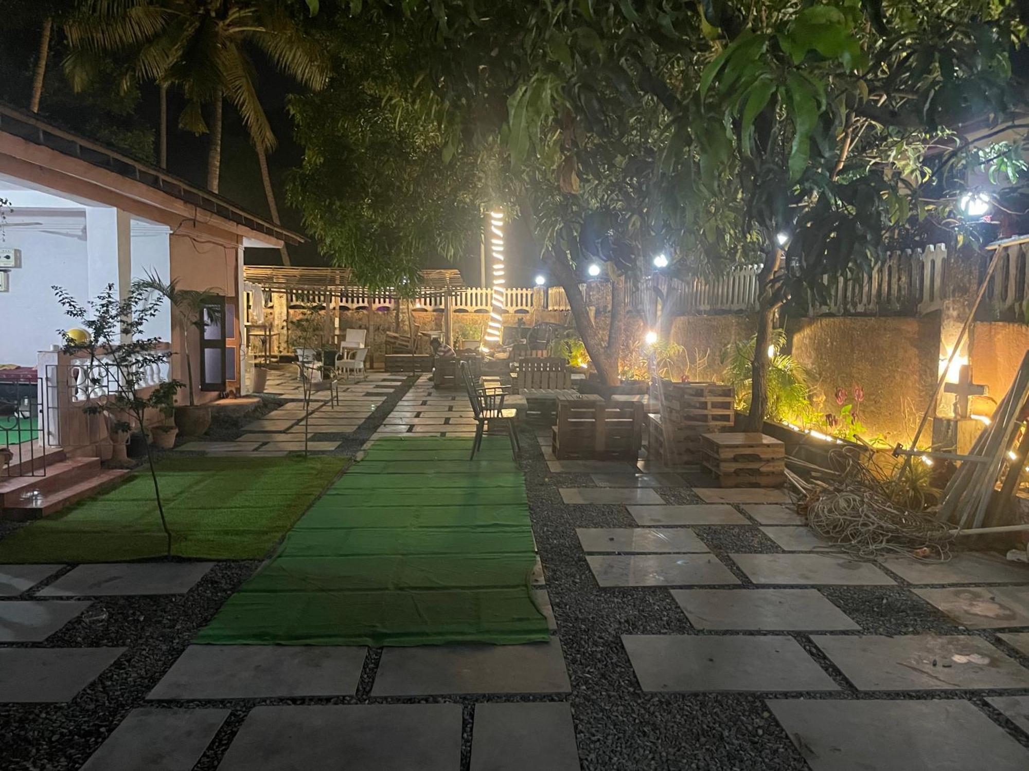Streetmates Hostel อันจูนา ภายนอก รูปภาพ