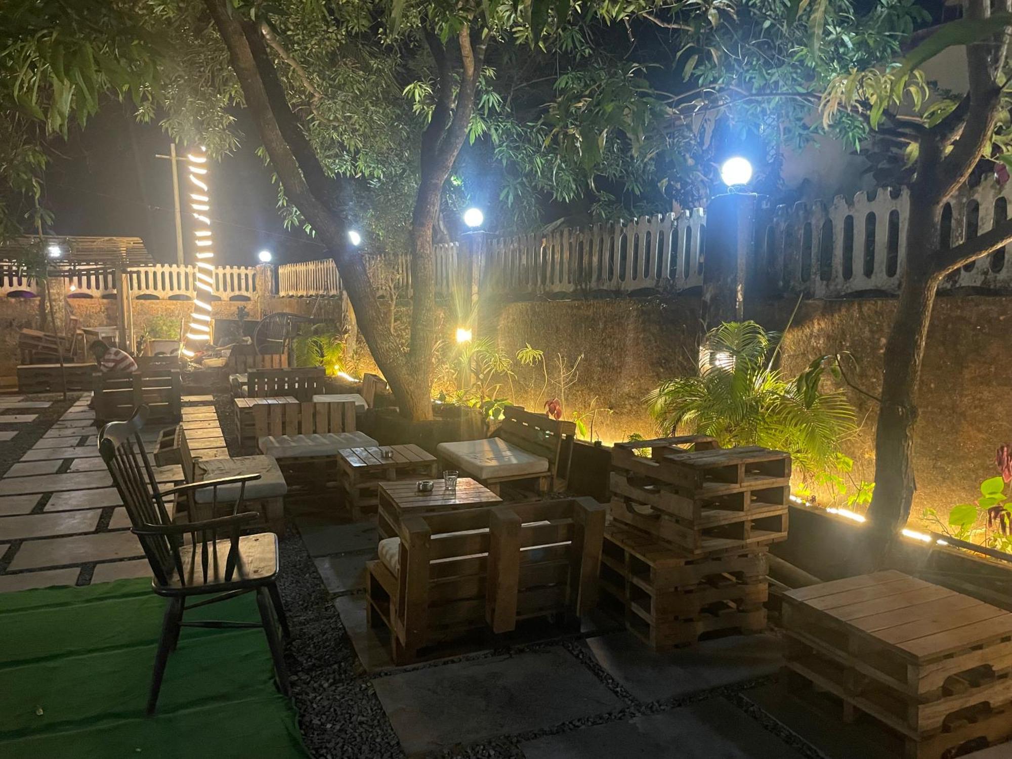 Streetmates Hostel อันจูนา ภายนอก รูปภาพ