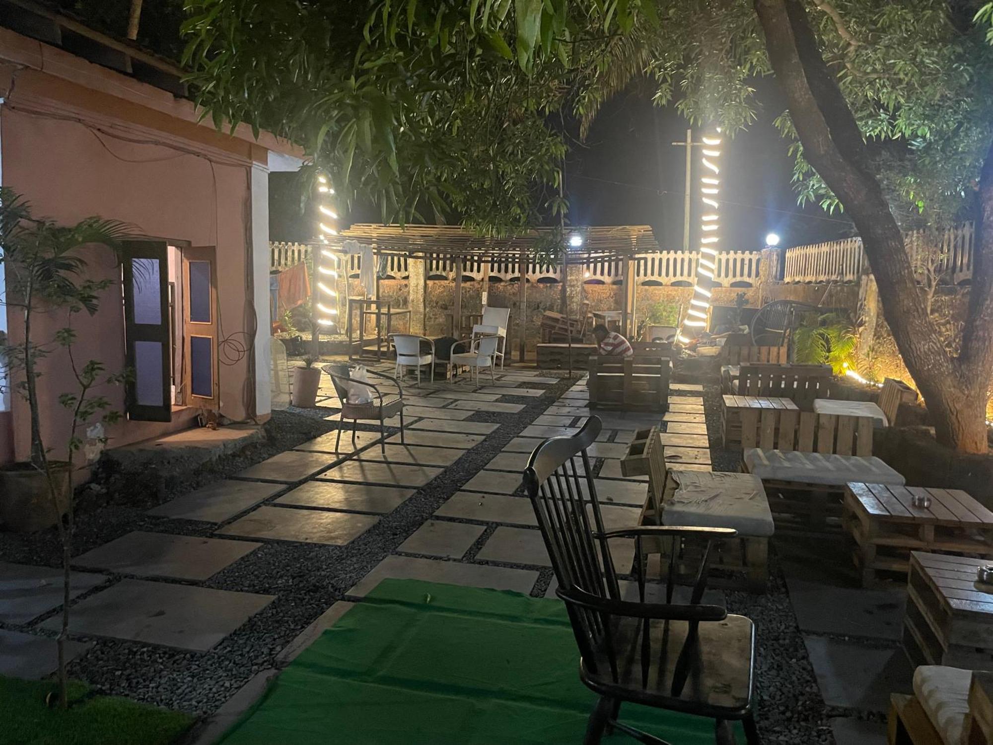 Streetmates Hostel อันจูนา ภายนอก รูปภาพ