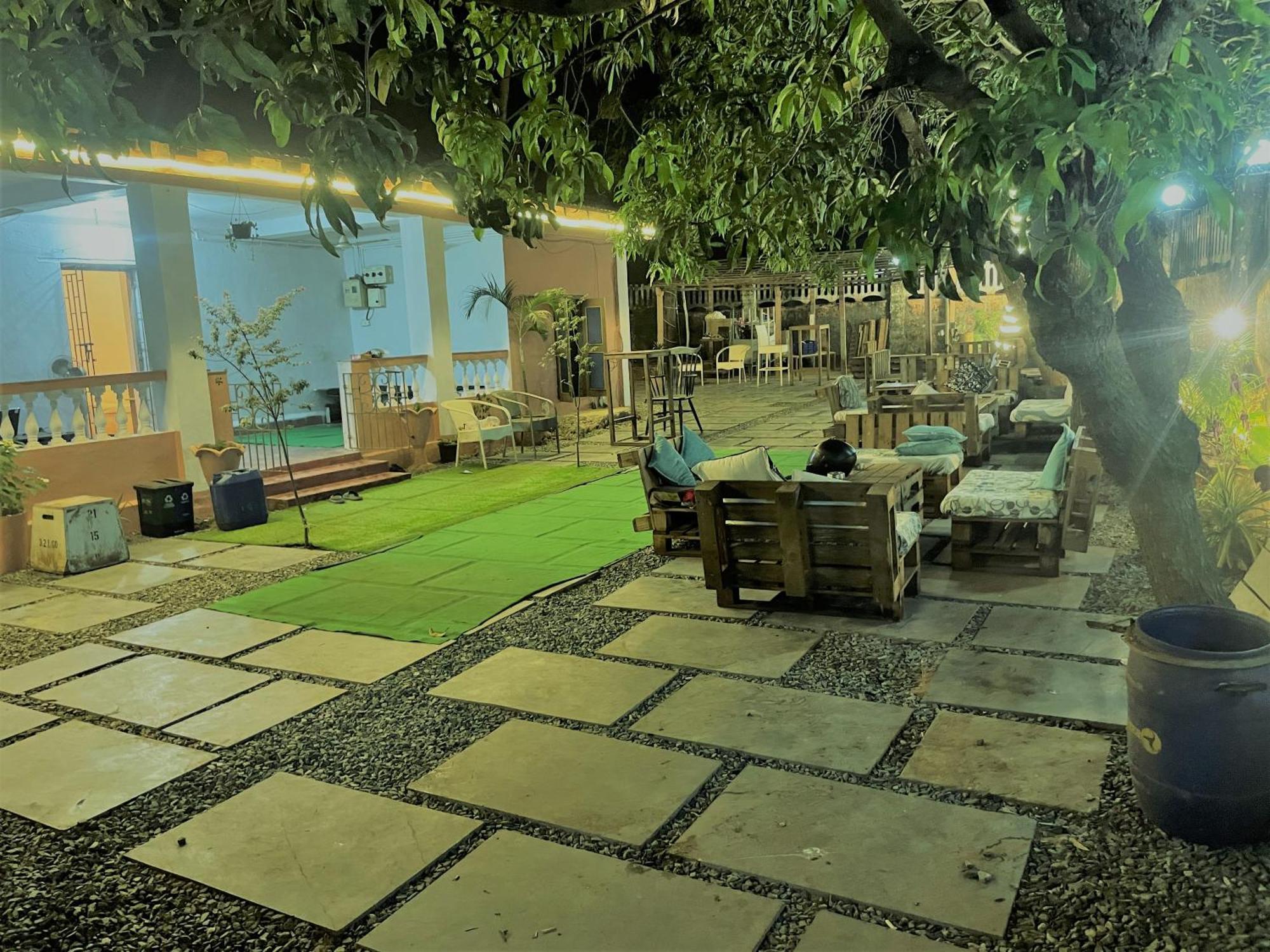 Streetmates Hostel อันจูนา ภายนอก รูปภาพ