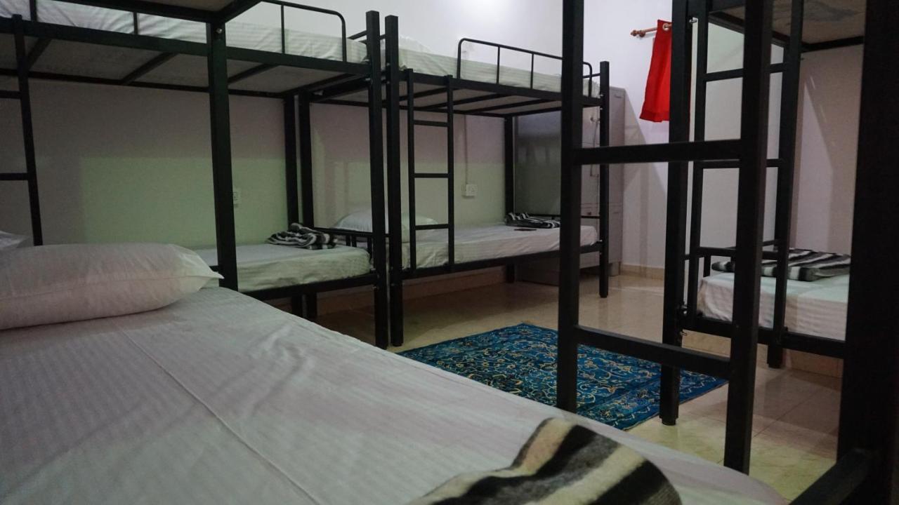 Streetmates Hostel อันจูนา ภายนอก รูปภาพ