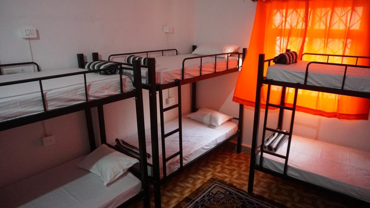 Streetmates Hostel อันจูนา ภายนอก รูปภาพ